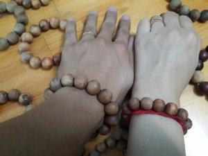 Vòng tay, tràng hạt gỗ thủy tùng thật 100%