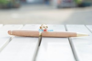 Bút gỗ có khắc tên, logo làm quà tặng