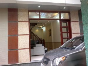 Nhìn từ ngoài vào