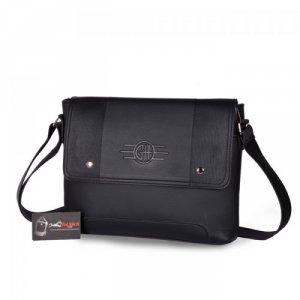 Cặp da đeo chéo MCTDC0715001 | Giá: 220.000 VND | Loại: Cặp da đeo chéo | Chất liệu: Simili giả da | Màu sắc: Đen | Kiểu quai: Quai đeo chéo | Trọng lượng: 600g | Kích thước: 37x28x4 cm |