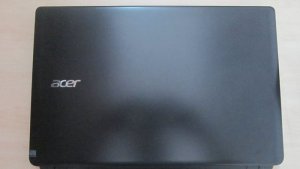 Laptop ACER  E1-572G  core i5 4200u AMD, máy không tỳ vét , còn nguyên tem hãng chưa qua sữa chữa.