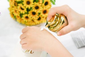Kem dưỡng trắng da tái sinh cao cấp Miracle Luminous
