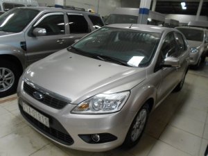 Bán Ford Focus 1.8 AT 05 cửa sx 2010 ghi vàng