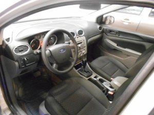 Bán Ford Focus 1.8 AT 05 cửa sx 2010 ghi vàng