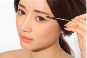 Phun môi pha lê đẹp Ngọc Linh