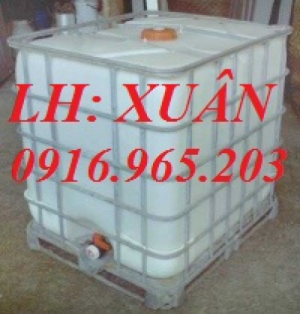 bồn nhựa có khung thép bao quanh