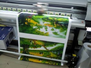 Sở hữu những đặc tính vượt trội cho in tranh trang trí, in khổ lớn, chất liệu canvas cho chất lượng in ấn hoàn hảo cho một bức tranh treo tường. Việc bạn cần làm đó là lựa chọn hình ảnh mà mình ưa thích rồi tiến hành in phun kỹ thuật số trên chất liệu này.