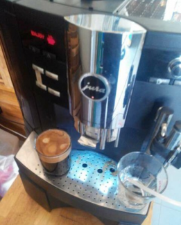 Máy pha cà phê tự động JuRa của Thụy Sỹ
