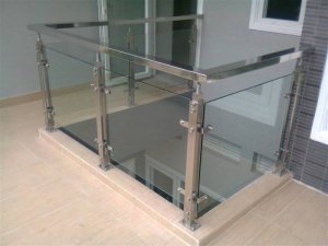 Lan can kính ban công, tay vịn inox hộp