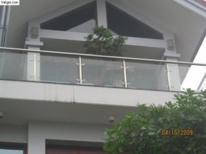 Lan can kính ban công, tay vịn inox hộp