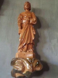 Tượng Thánh Giuse bằng gốc xá xị thơm.