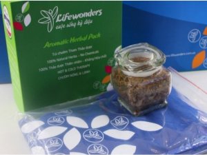 Túi chườm LifeWonders có thể chườm nóng lẫn chườm lạnh, với hương thảo dược thiên nhiên giúp bạn giảm đau và thư giản hơn. Bạn có thể lựa chọn loại túi phù hợp với nhu cầu của mình và gia đình.