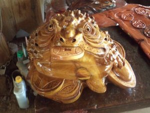 Tượng Cóc tài lộc phong thủy bằng gốc gỗ trai,xá xị thơm