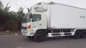 Xe tải hino 3 chân 16 tấn thùng dài 7.8m 9.4M thùng kín thùng mui bạt giá rẻ