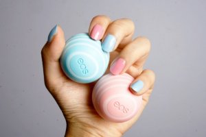 Son dưỡng môi EOS hình quả trứng