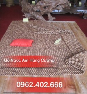 CHIẾU NGỌC AM được làm bằng chất liệu gỗ NGỌC AM mà không phải một chất liệu nào khác? Bởi chất liệu gỗ có hàm lượng tinh dầu cao nên mang lại nhiều lợi ích như: Khử mùi, giúp tinh thần thoải mái, diệt khuẩn, … Thêm vào đó gỗ có mùi thơm tự nhiên tạo cảm giác dễ chịu và gần gũi với người sử dụng..gỗ Ngọc Am còn làm biểu tượng tâm linh nhằm giúp xua đuổi tà ma, đón rước thịnh vượng...Thích hợp làm quà tặng biếu rất ý nghĩa
1M8X2M
1M6X2M