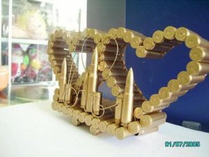 Trái Tim Làm Bằng Vỏ Đạn