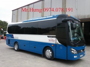 Xe khách 29-34 chỗ bầu hơi, universe mini màu xanh trắng.