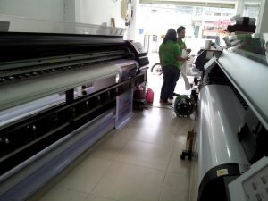 Đơn hàng in silk của bạn được In Kỹ Thuật Số thực hiện trên máy Mimaki thương hiệu máy Nhật, cam kết màu sắc đậm nét, màu tươi
