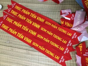 Dải băng đeo chéo cho chương trình sự kiện là một trong những ứng dụng in silk được khách hàng đặt in phổ biến tại In Kỹ Thuật Số