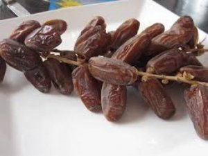 Chà là sấy khô nguyên cành