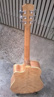 Sửa đàn guitar lấy liền