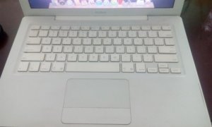Macbook 2007 vỏ nhựa giá rẻ