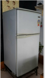 Tủ lạnh đông lắc hiệu Daewoo