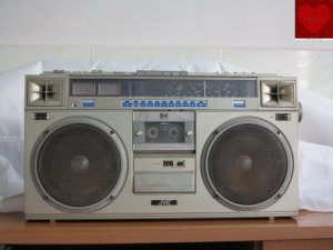 Máy radio cassette JVC RC-M70JW.
