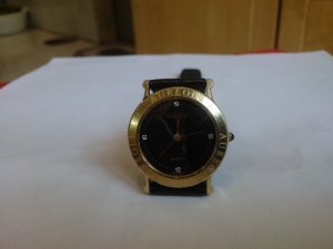 Đồng hồ Quartz Nữ Thụy Sĩ .