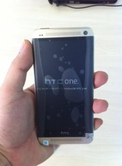 Cần bán điện thoại HTC one M7 pull box mới 100%