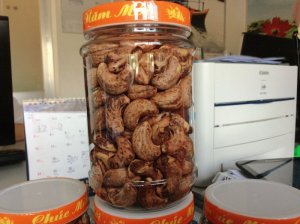 Hạt điều vỏ lụa hộp