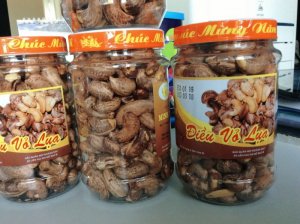 Hạt điều vỏ lụa hộp