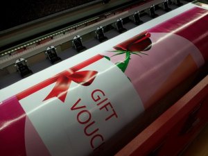 In phông nền quảng cáo, chương trình tặng Gift Voucher | In hiflex khổ lớn | Mực dầu | Lấy hàng nhanh từ 1 - 2 ngày