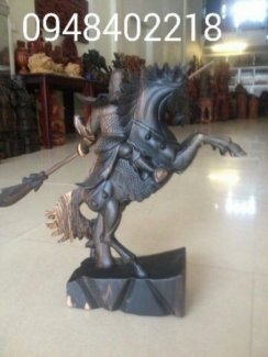 Quan công cưỡi ngựa