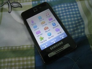 Điện thoại Samsung F480, nguyên zin, đẹp 95%. Ship COD toàn quốc tận nhà.