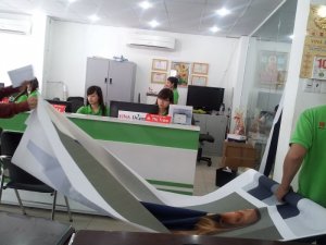 In canvas khổ lớn trang trí showroom thời trang cho trung tâm thương mại tại TPHCM | In tranh canvas khổ lớn hình người mẫu thời trang tại In Kỹ Thuật Số