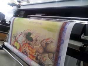 Thành phẩm in silk tranh tôn giáo thực hiện bởi In Kỹ Thuật Số | In silk mực dầu trực tiếp trên máy Mimaki, máy in mới hiện đại, nhập khẩu nguyên chiếc từ Nhật Bản cho màu in mịn, đều màu, màu lâu phai