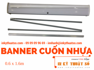 Standee cuốn (Banner cuốn) nhựa loại 1 | Đặc điểm: Banner cuốn cố định, không thay đổi kích thước với 0.6 x 1.6m | Kích thước banner cuốn nhựa nhỏ hơn, với 0.6 x 1.6m, là sự lựa chọn thích hợp cho các sự kiện vừa và nhỏ; chất liệu nhựa thông dụng mang đến một mức giá hợp lý cho bạn.