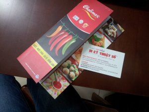 In brochure cho Cholimex - công ty thực phẩm | Sử dụng để gửi đến khách hàng tại các chợ, siêu thị, cửa hàng thực phẩm, phát miễn phí tại các hội chợ, chương trình ẩm thực,... | In brochure giấy coucher cứng (định lượng cao), gấp 3 (cấn 2 đường)