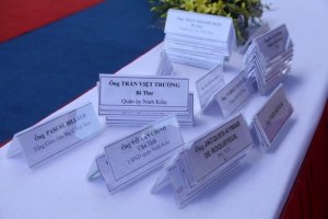 Bảng tên phòng ban, chức danh, biển số phòng.-Biển tên phòng ban
