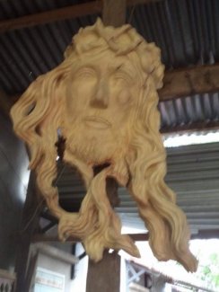 Tượng Đầu Chúa Giesu bằng gỗ xá xị thơm.