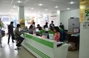 Đội ngũ nhân viên chăm sóc khách hàng từ In Kỹ Thuật Số tư vấn nhanh các loại hình in thẻ nhựa, thời gian có hàng, các hiệu ứng in ấn cũng như báo giá in ấn nhanh nhất