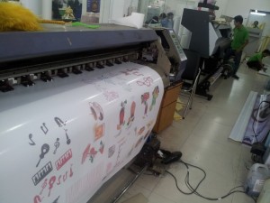 Bảo vệ bề mặt vỏ laptop từ decal lưới với in decal làm skin laptop cho phép tỏa nhiệt