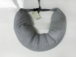 Gối chữ U vải sọc 100% cotton