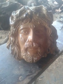 Tượng Đầu Chúa Giesu bằng gốc xá xị thơm.