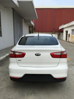Kia Rio MT nhập khẩu nguyên chiếc, màu trắng, trả góp tới 80%, nhiều quà tặng hấp dẫn