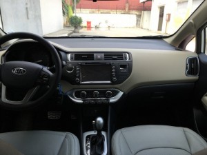 Kia Rio MT nhập khẩu nguyên chiếc, màu trắng, trả góp tới 80%, nhiều quà tặng hấp dẫn
