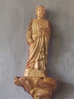 Tượng Thánh Giuse bằng gốc gỗ xá xị thơm nguyên khối.