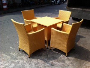 Bàn ghế cafe nhựa đúc giá rẻ